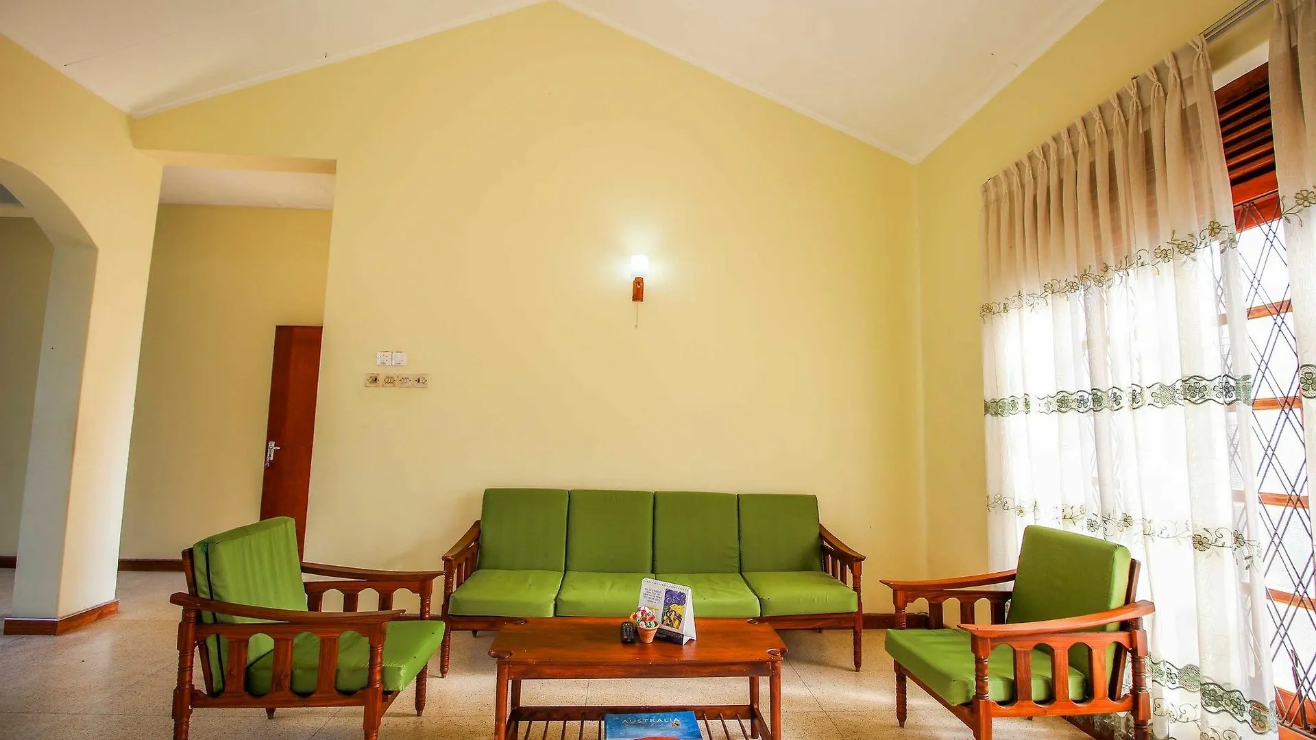 Yoho Airport Way Bungalow 니곰보